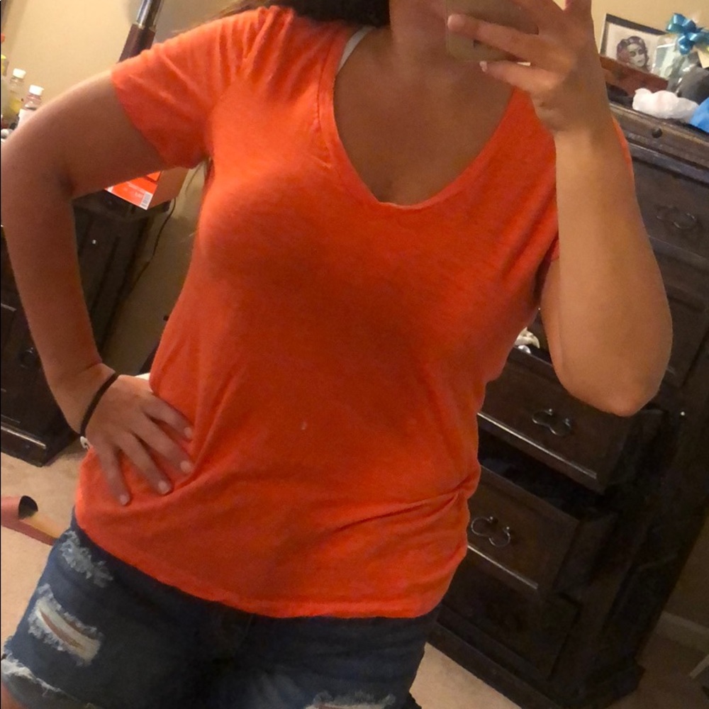 Orange v-neck tee 🍊 🧡